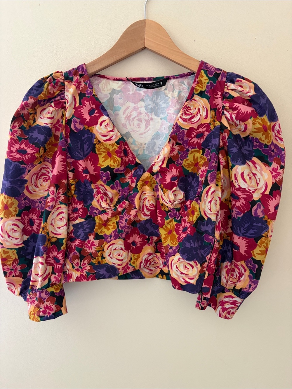 Zara Multicolor Floral Puff-Sleeve V-Neck Crop Top